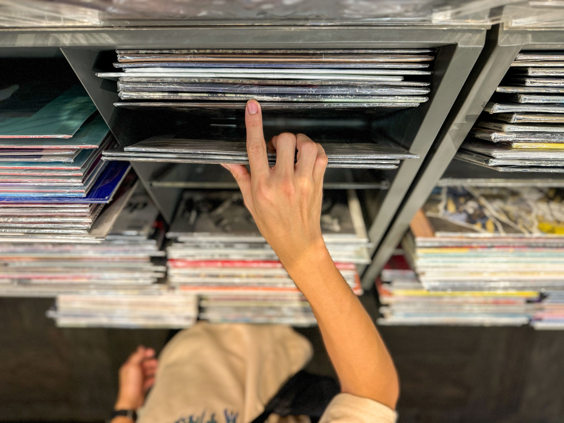 Man hand selecting vinyl records